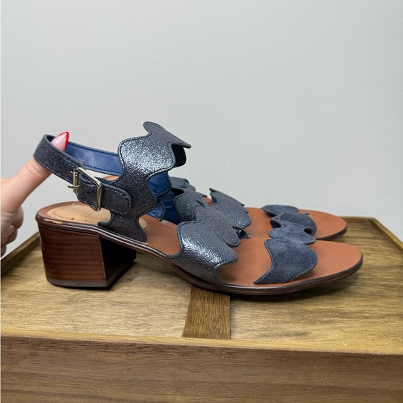 Marc Fisher Omalla Scallop Sandal - Picture 2 of 10